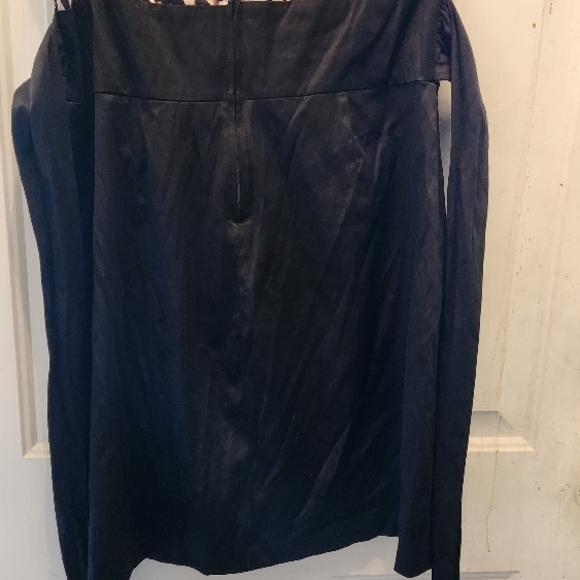 Chic Leopard Print and Black Dress - Picture 2 of 4